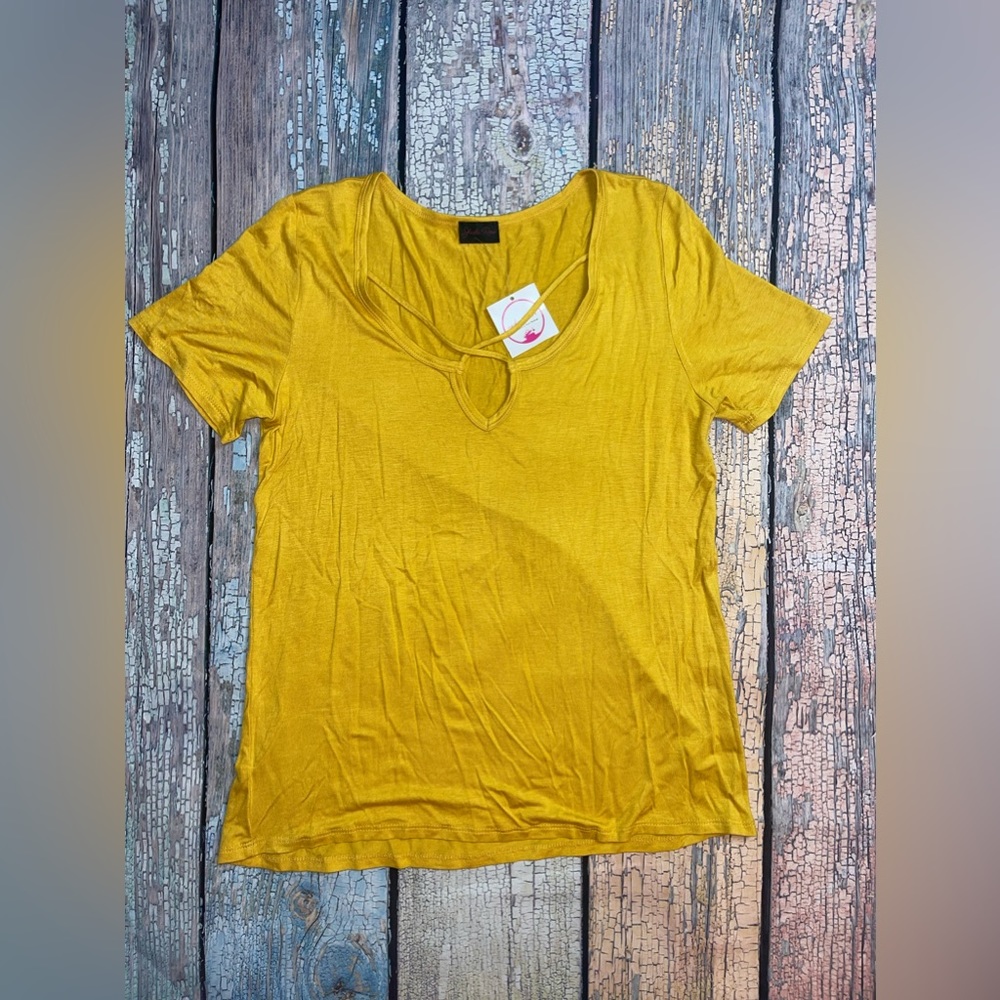 NWT MUSTARD LOOSE FIT TEE